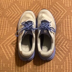 On Cloud woman’s size 7.5